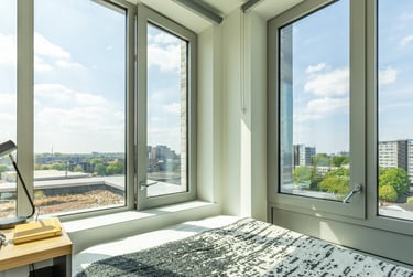 Gold Skyline En Suite - Image 2